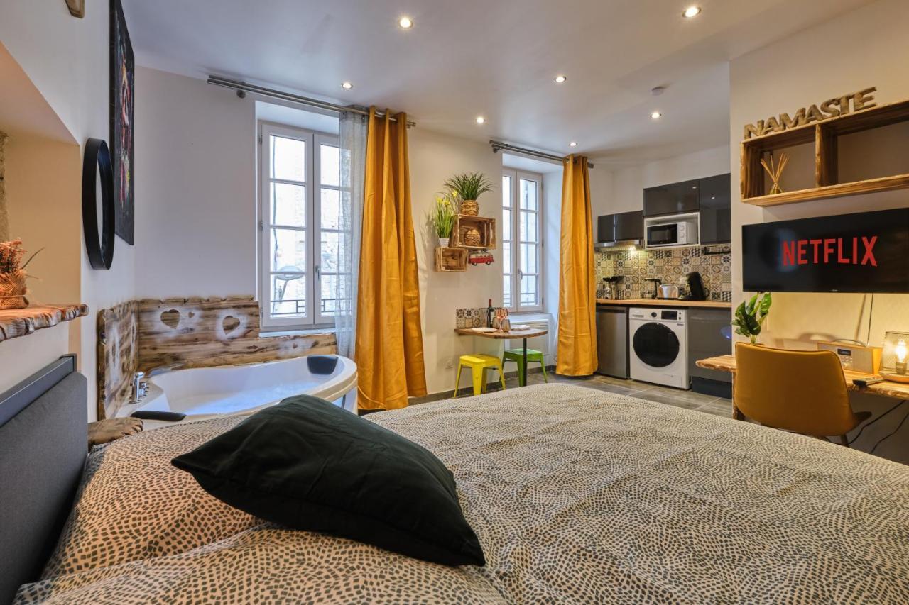 Place Carnot - Studio Tout Equipe Avec Jacuzzi Proche Toutes Commodites Carcassone Kültér fotó