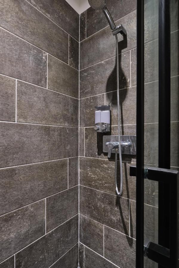 Place Carnot - Studio Tout Equipe Avec Jacuzzi Proche Toutes Commodites Carcassone Kültér fotó