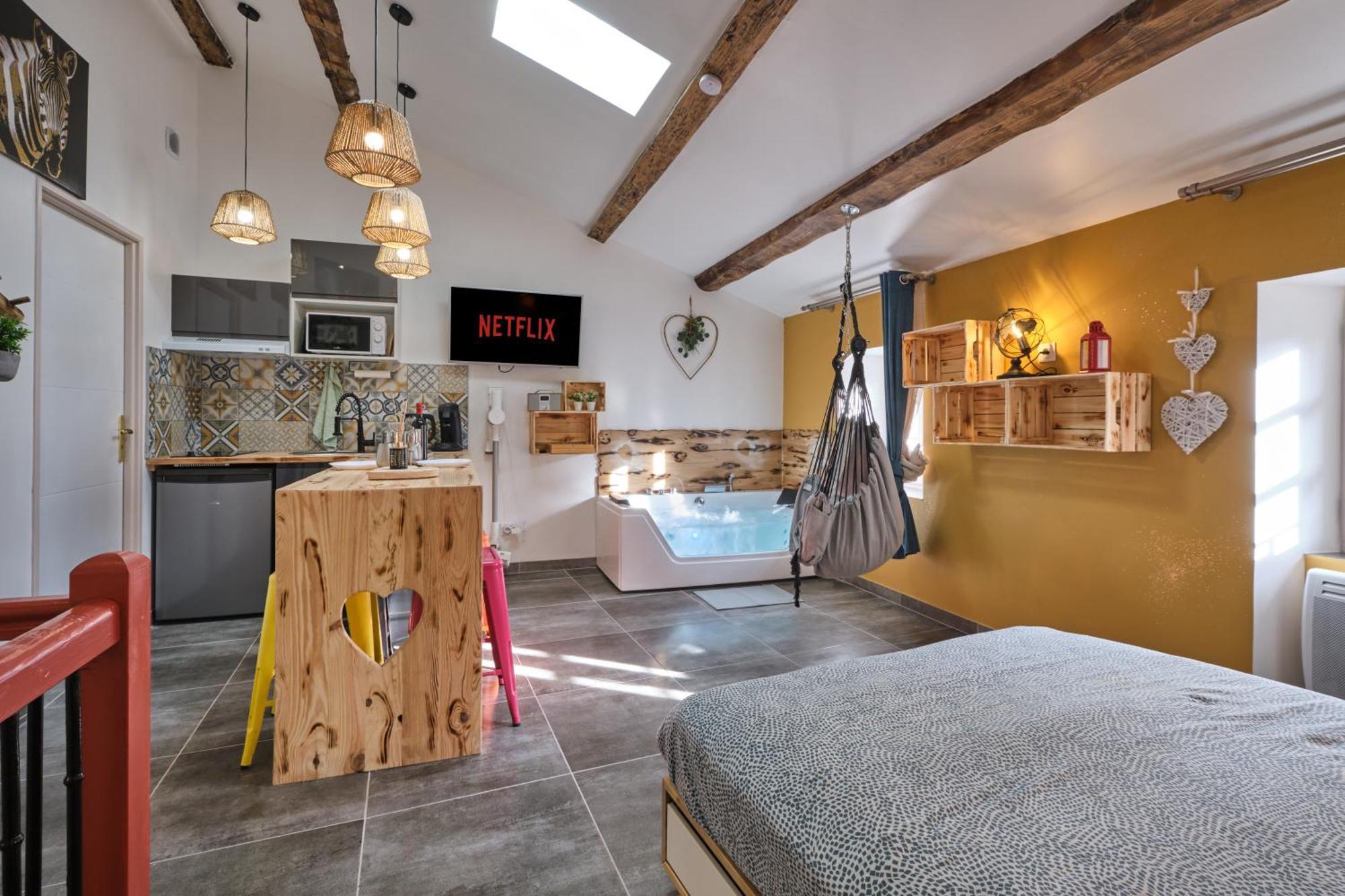 Place Carnot - Studio Tout Equipe Avec Jacuzzi Proche Toutes Commodites Carcassone Kültér fotó