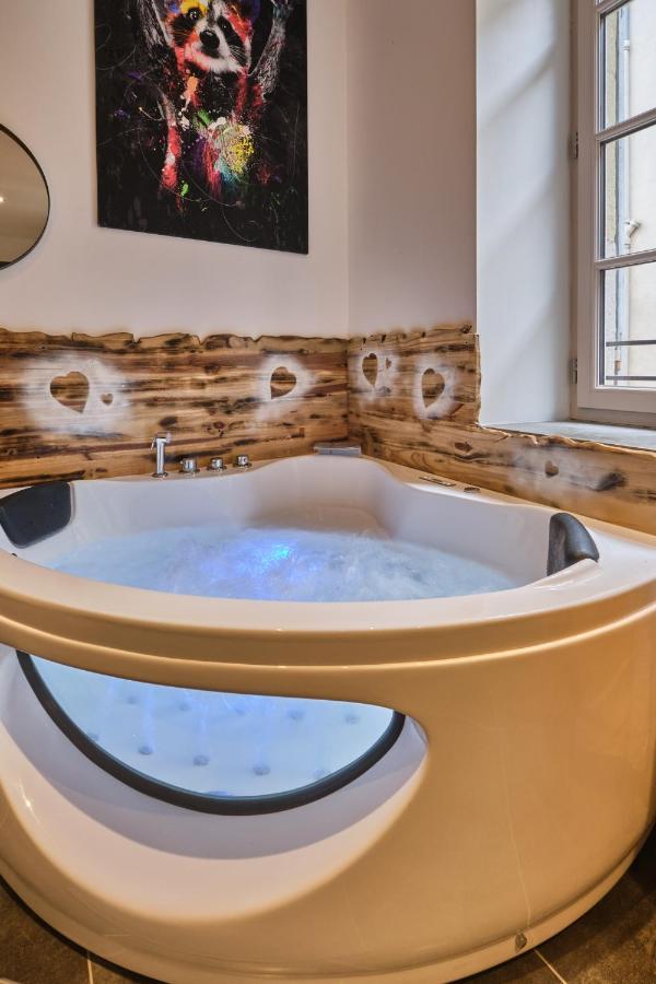 Place Carnot - Studio Tout Equipe Avec Jacuzzi Proche Toutes Commodites Carcassone Kültér fotó
