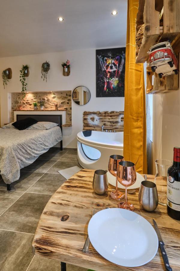 Place Carnot - Studio Tout Equipe Avec Jacuzzi Proche Toutes Commodites Carcassone Kültér fotó