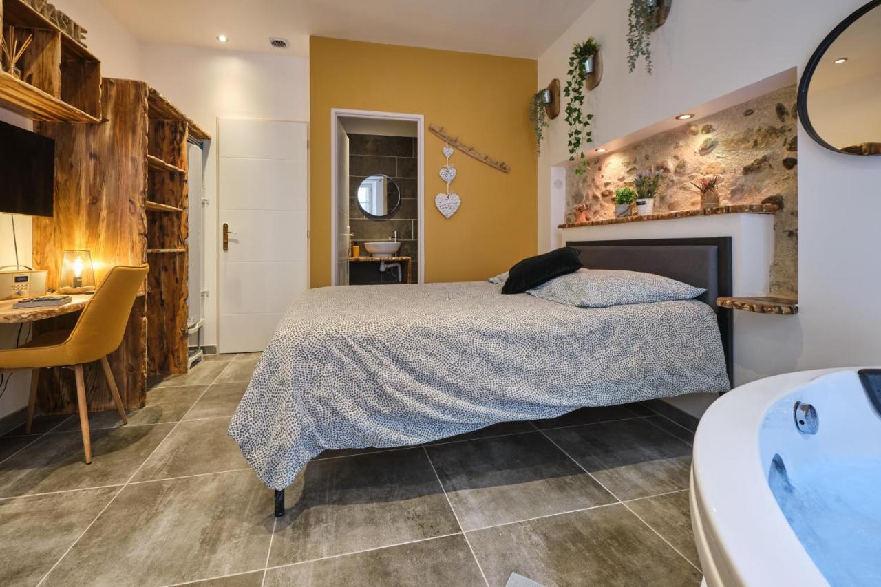 Place Carnot - Studio Tout Equipe Avec Jacuzzi Proche Toutes Commodites Carcassone Kültér fotó