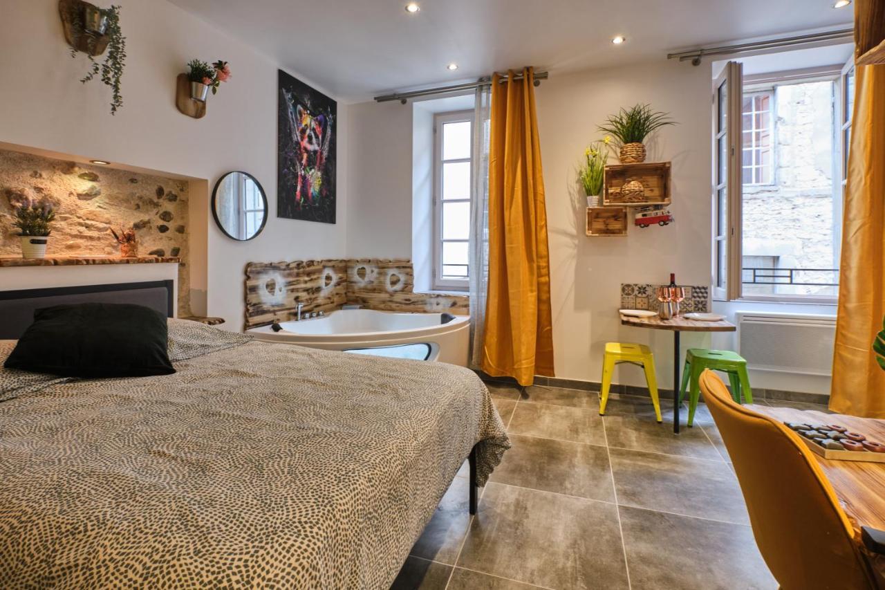 Place Carnot - Studio Tout Equipe Avec Jacuzzi Proche Toutes Commodites Carcassone Kültér fotó