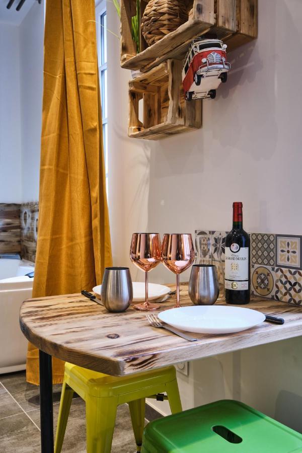 Place Carnot - Studio Tout Equipe Avec Jacuzzi Proche Toutes Commodites Carcassone Kültér fotó