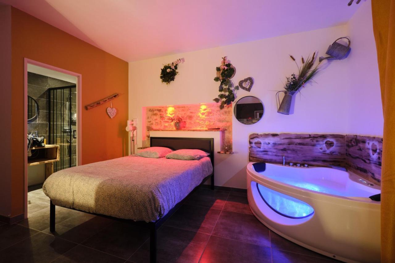 Place Carnot - Studio Tout Equipe Avec Jacuzzi Proche Toutes Commodites Carcassone Kültér fotó