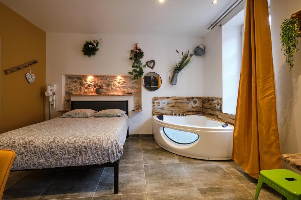 Place Carnot - Studio Tout Equipe Avec Jacuzzi Proche Toutes Commodites Carcassone Kültér fotó