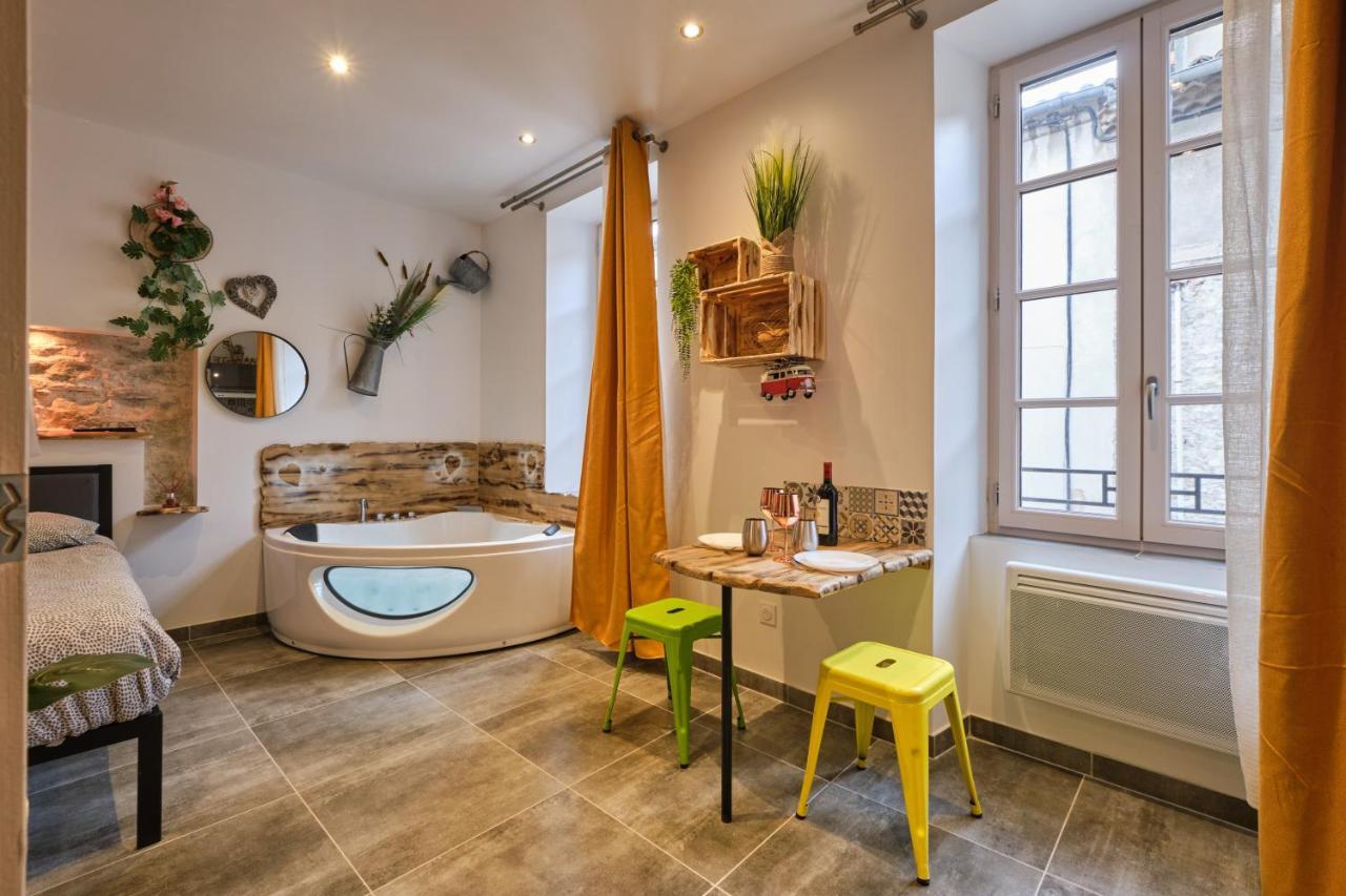 Place Carnot - Studio Tout Equipe Avec Jacuzzi Proche Toutes Commodites Carcassone Kültér fotó