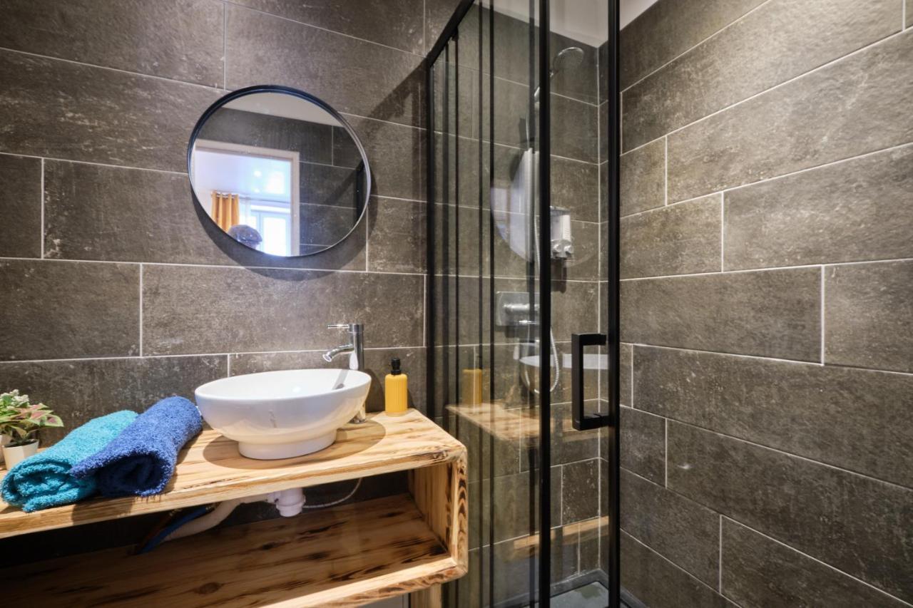 Place Carnot - Studio Tout Equipe Avec Jacuzzi Proche Toutes Commodites Carcassone Kültér fotó